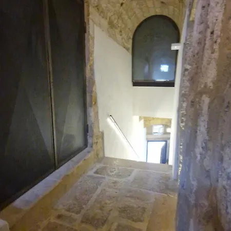 La Grotta Apartment *
