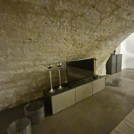 La Grotta Apartment